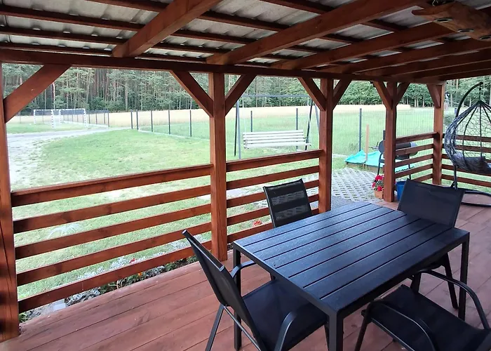 Wypoczynkowy-caloroczny بيت للعطل